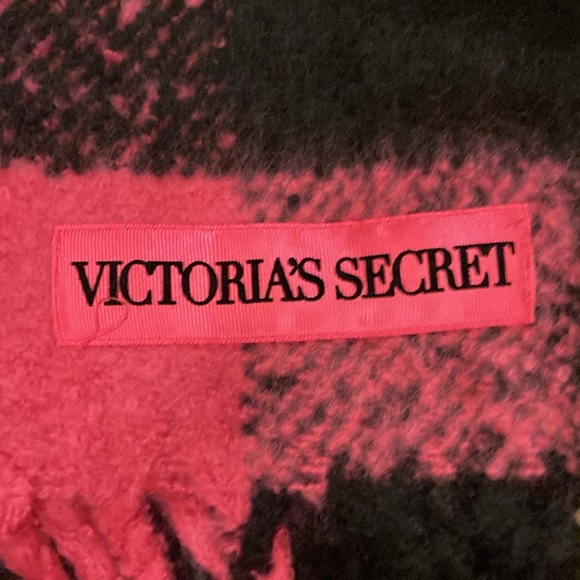 NWT Victoria’s Secret Fuchsia Buffalo Check Scarf - Winter Angel Collection - Picture 4 of 13